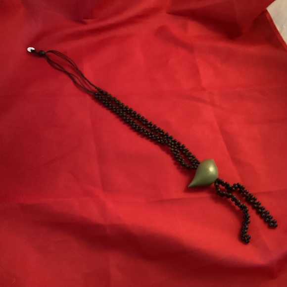 Long black beaded necklace with a bead shaped like a bird - Picture 5 of 5